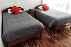 cama doble para amigos