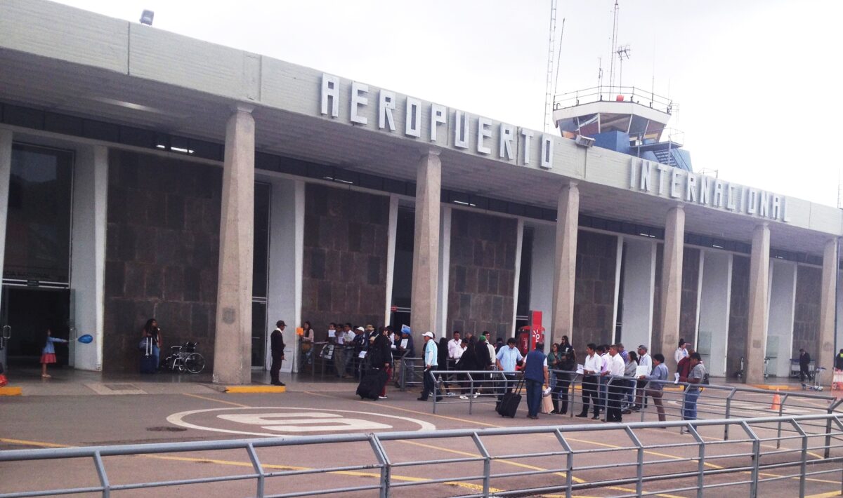 recepción en el aeropuerto por real house cusco